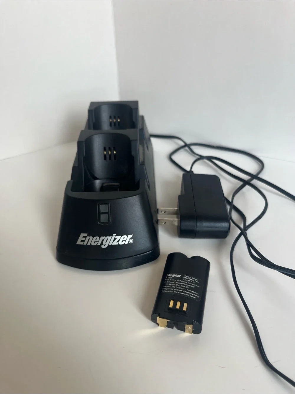 Energizer Dual Bay Battery Charger with Black Rechargeable Battery